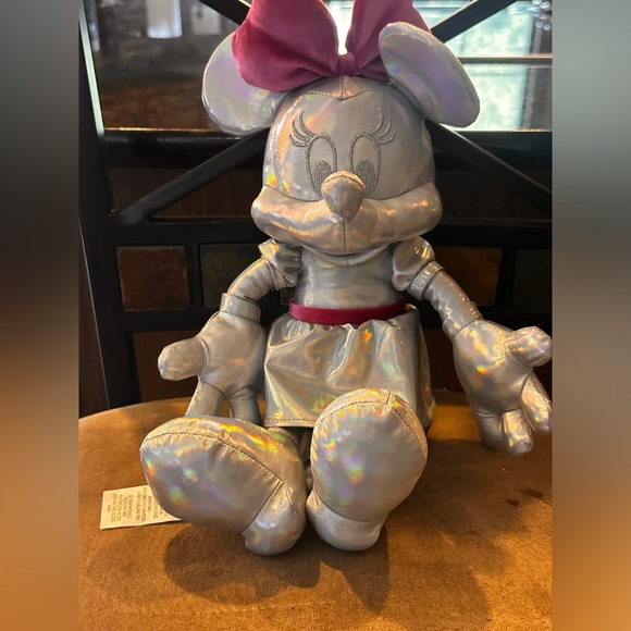 NWOT Disney 100 Platinum Minnie Mouse - Picture 1 of 1